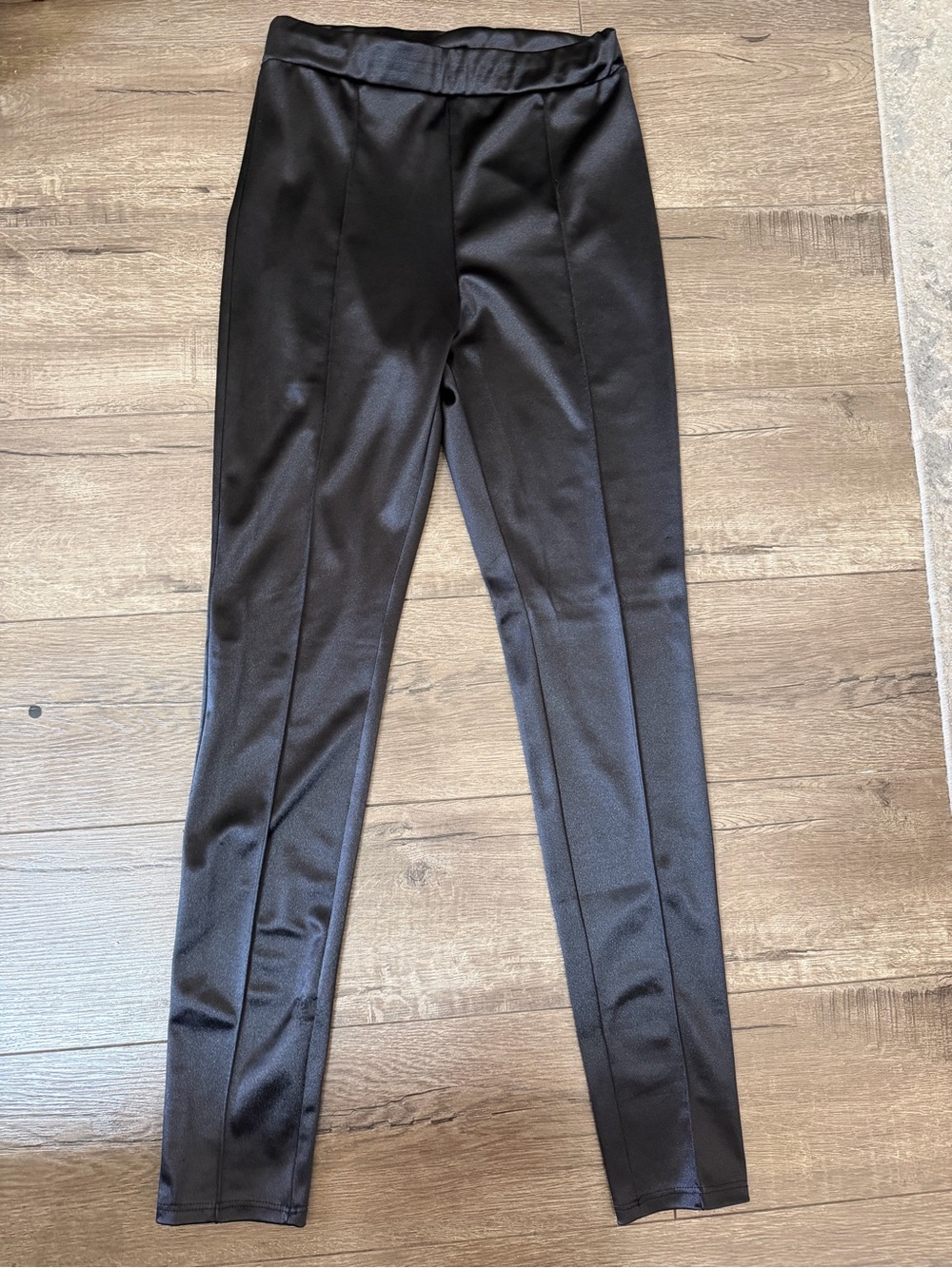 Fashion Nova Shiny Black Leggings-M